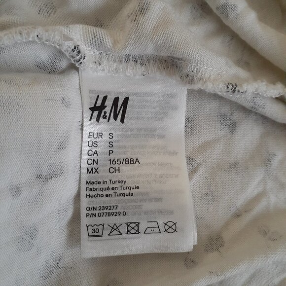H&M Mama Women's Maternity Size S Short Flutter Sleeve V Neck White Floral Shirt - Picture 6 of 10